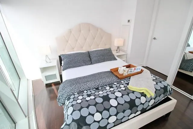 Apartment Presidential 2Br Plus 1 Condo, Entertainment District - Downtown With Cn Tower View, Balcony, Pool & Hot Tub Toronto