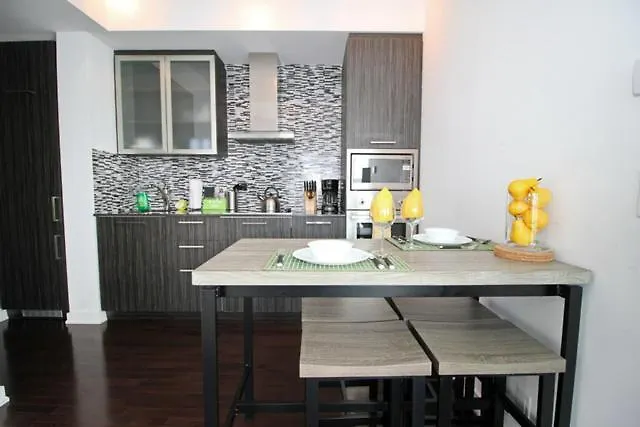 Presidential 2Br Plus 1 Condo, Entertainment District - Downtown With Cn Tower View, Balcony, Pool & Hot Tub Toronto Apartment