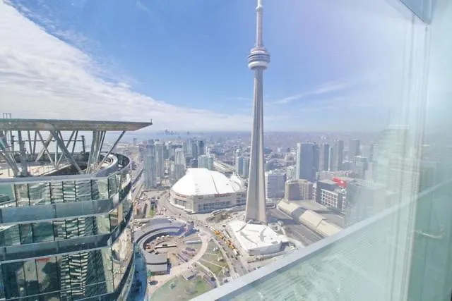 Presidential 2Br Plus 1 Condo, Entertainment District - Downtown With Cn Tower View, Balcony, Pool & Hot Tub Toronto Apartment