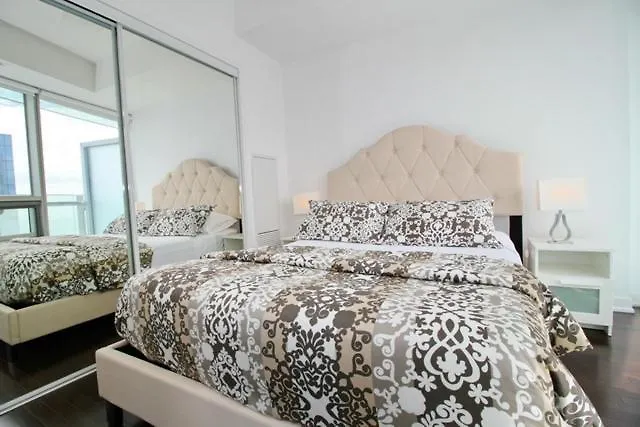 Apartment Presidential 2Br Plus 1 Condo, Entertainment District - Downtown With Cn Tower View, Balcony, Pool & Hot Tub Toronto